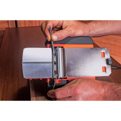 Cepillo eléctrico 710w bew712-qs black+decker
