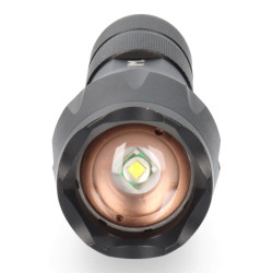 Linterna de aluminio con zoom. 1 led 3 x aaa (pilas incluidas)